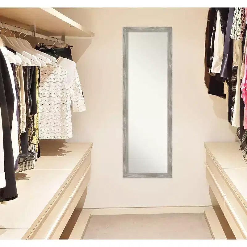 Miroir carré pleine longueur gris tourterelle lavé pouvant être fixé au mur ou à une porte
