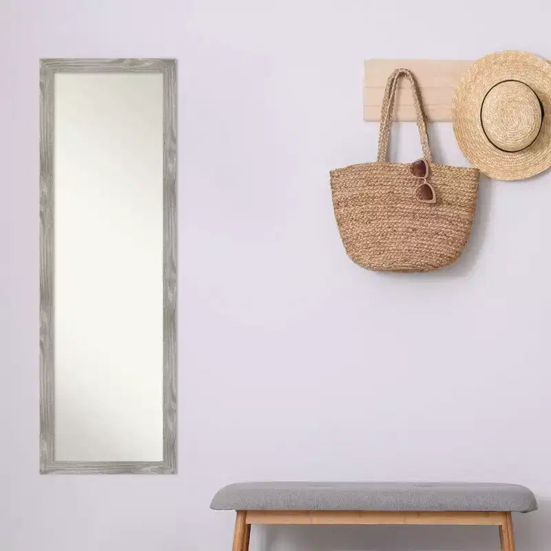 Miroir carré pleine longueur gris tourterelle lavé pouvant être fixé au mur ou à une porte