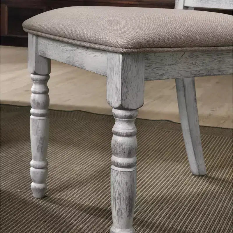 Chaise de salle à manger transitionnelle en bois tapissée avec pieds tournés