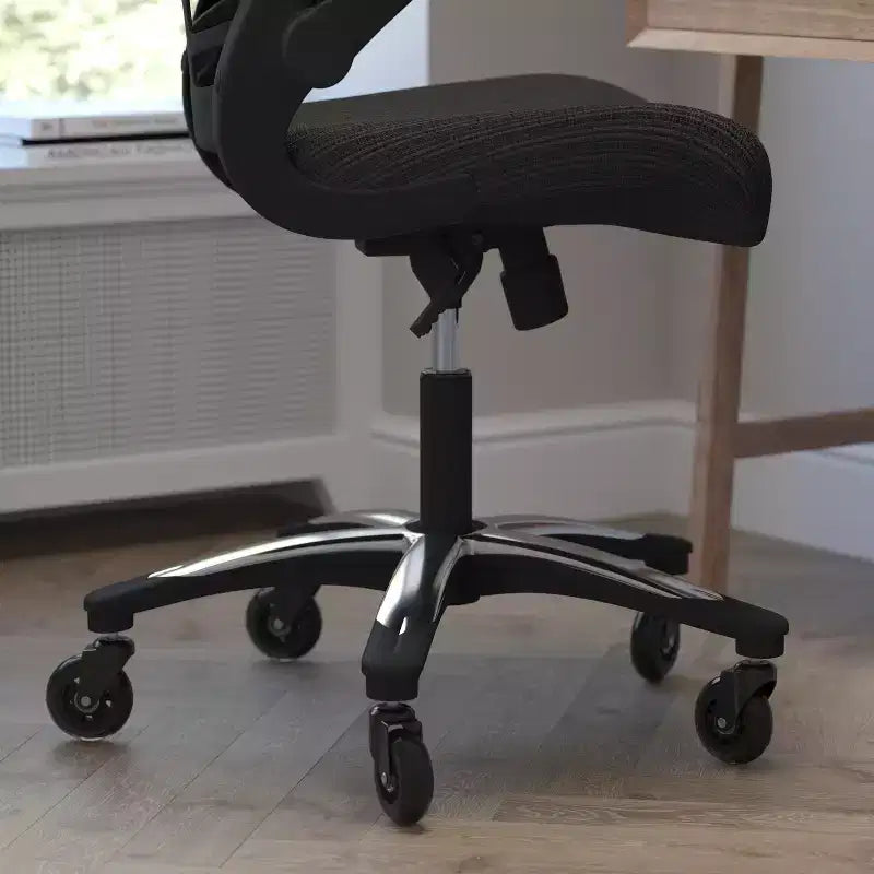Fauteuil de bureau ergonomique à dossier haut en maille noire avec fonction pivotante